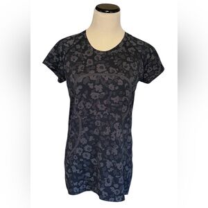 Lululemon Swiftly Tech Short-Sleeve Shirt 2.0
Hip Length leopard SZ 10